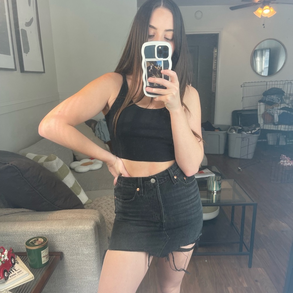 Levi’s denim skirt  size 25